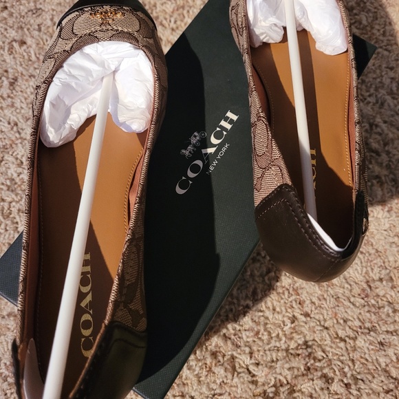 Coach Chelsea Flats - Picture 2 of 7